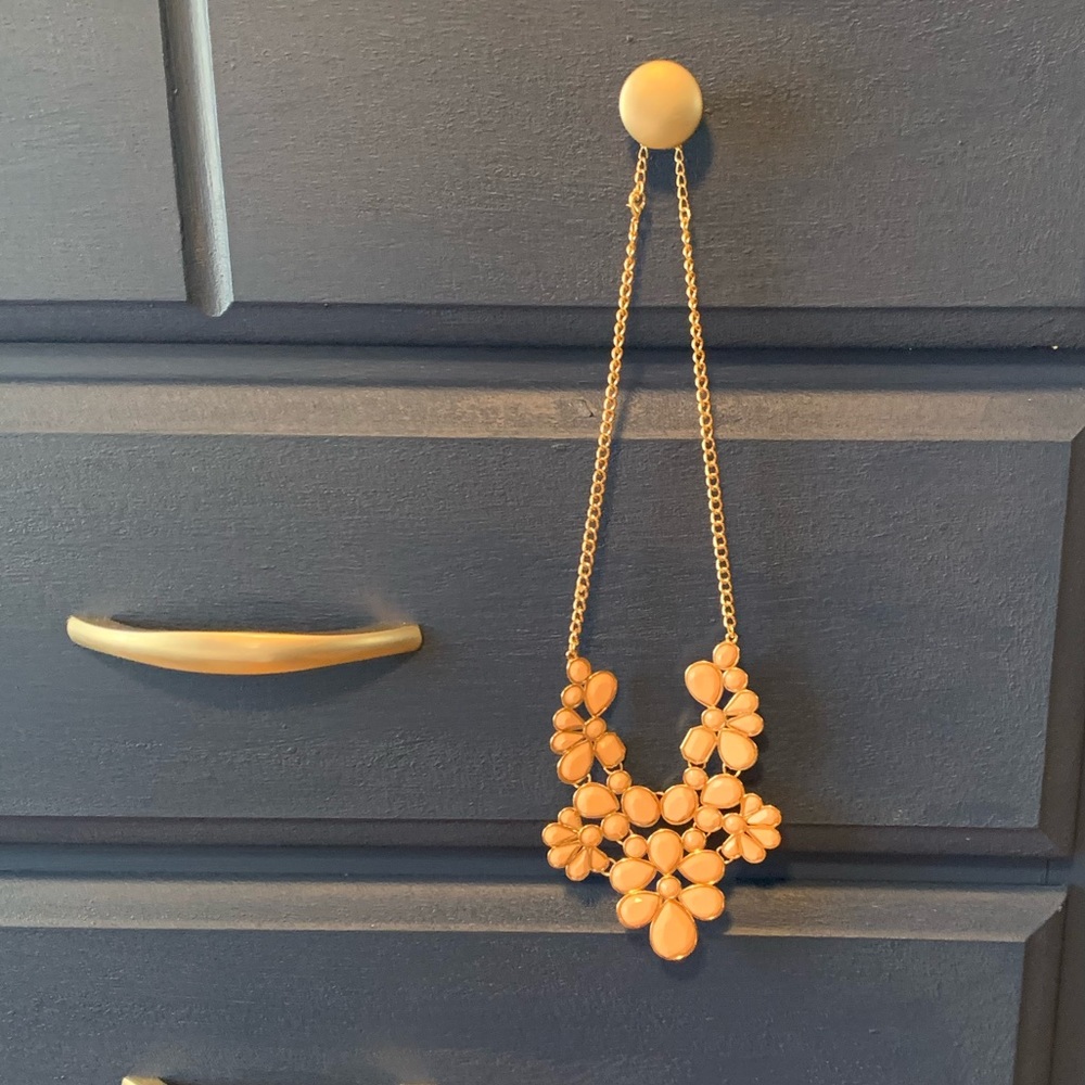 Light pink plated statement necklace - Picture 2 of 2
